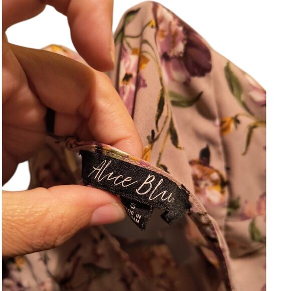 Alice Blue Short Sleeve Top Sz Small Women's Lilac Floral Print 100% Polyester - Picture 3 of 8